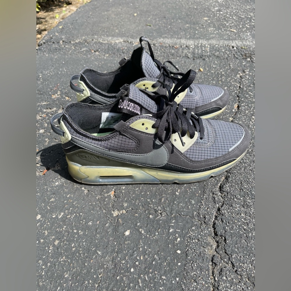 Nike AirMax 90 (black and green) - Size 10.5 Men